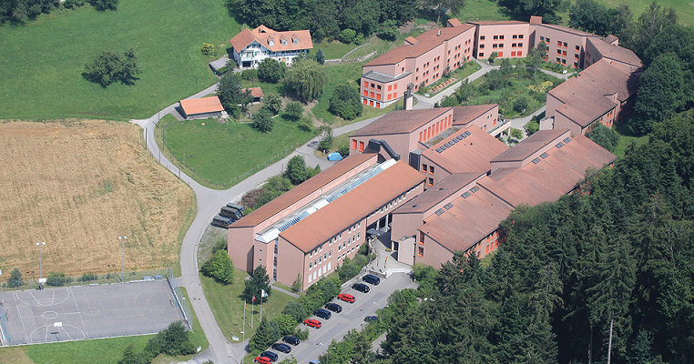 Luftaufnahme des Ausbildungszentrums Schwarzenburg.