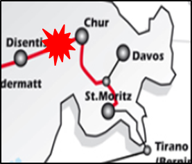 Das Bild zeigt einen Kartenausschnitt, in dem die Zugstrecke rot eingezeichnet ist. Die Zugstrecke führt von Disentis über Chur nach St. Moritz. Zwischen Disentis und Chur ist eine rote Explosion eingezeichnet, der die Stelle des Zugunglücks markiert. 